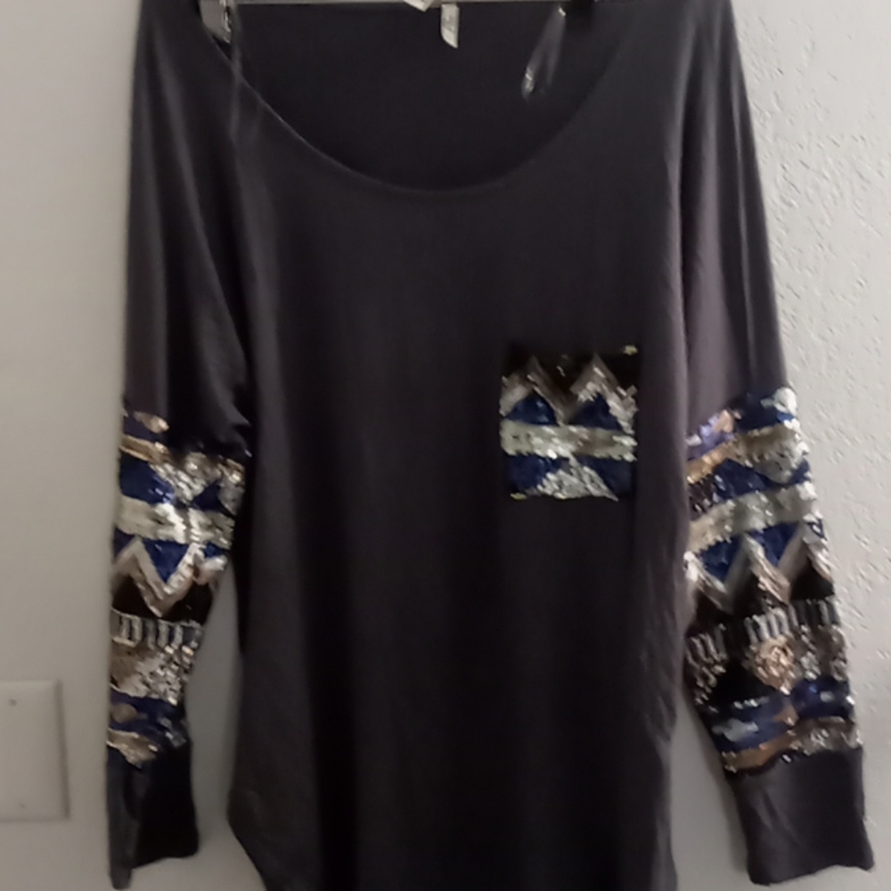 Gray off shoulder oversize long sleeve tee
